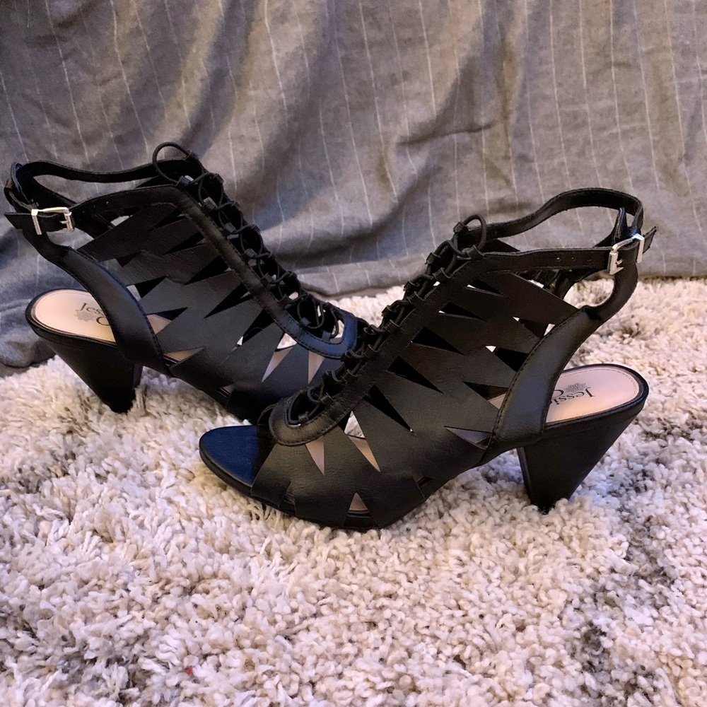 Black heels - Picture 2 of 4